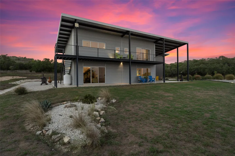 370 Gray Wolf Blanco, TX 78606