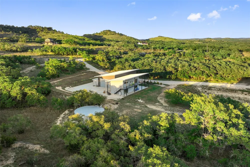370 Gray Wolf Blanco, TX 78606