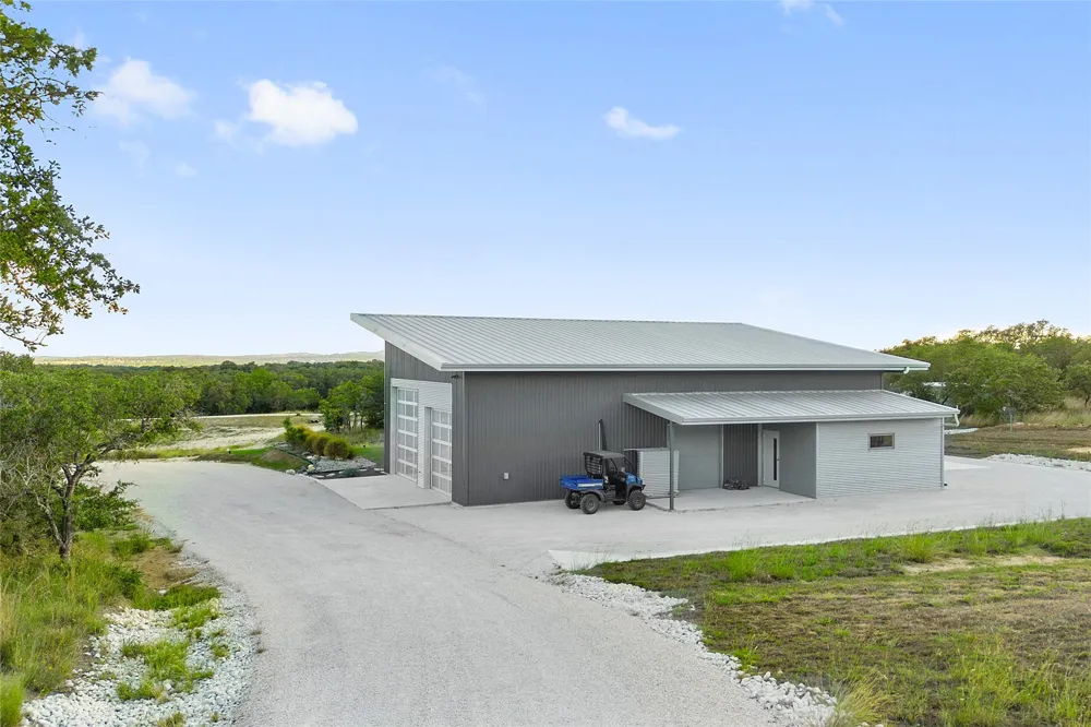 370 Gray Wolf Blanco, TX 78606