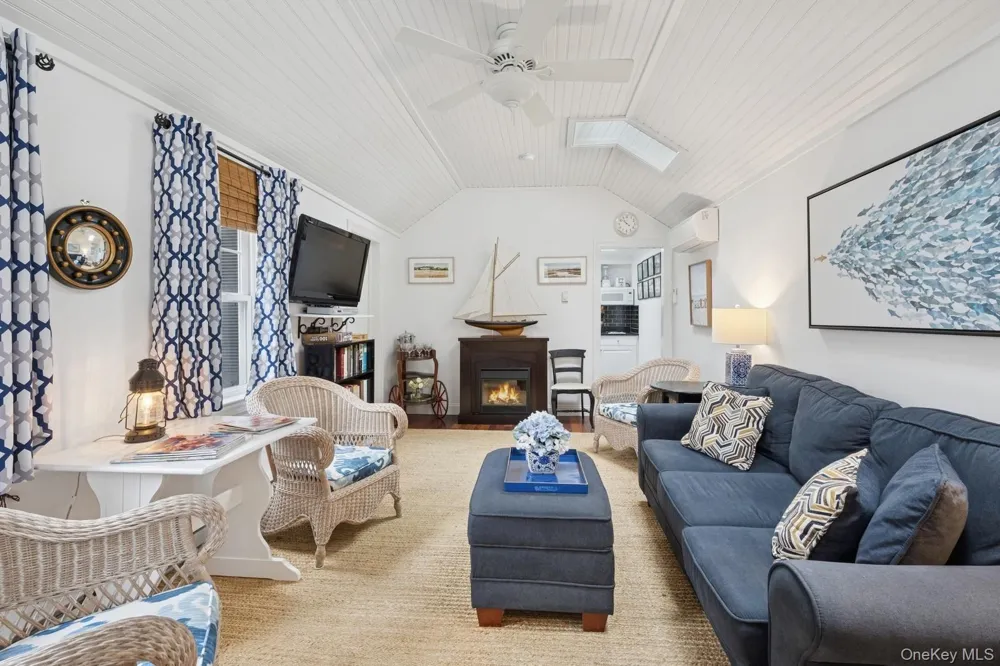 424 4th Street Greenport, NY 11944