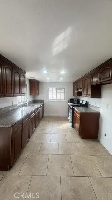 716 Brampton Avenue Rialto, CA 92376