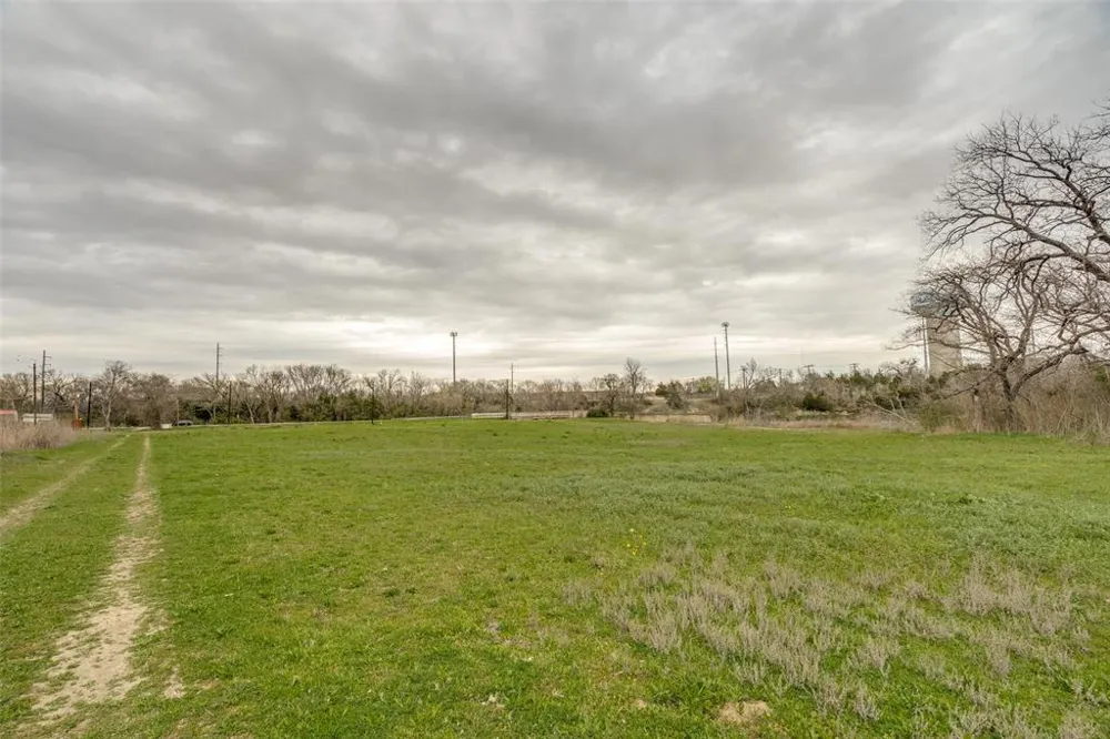 701 Davidson Drive Garland, TX 75040