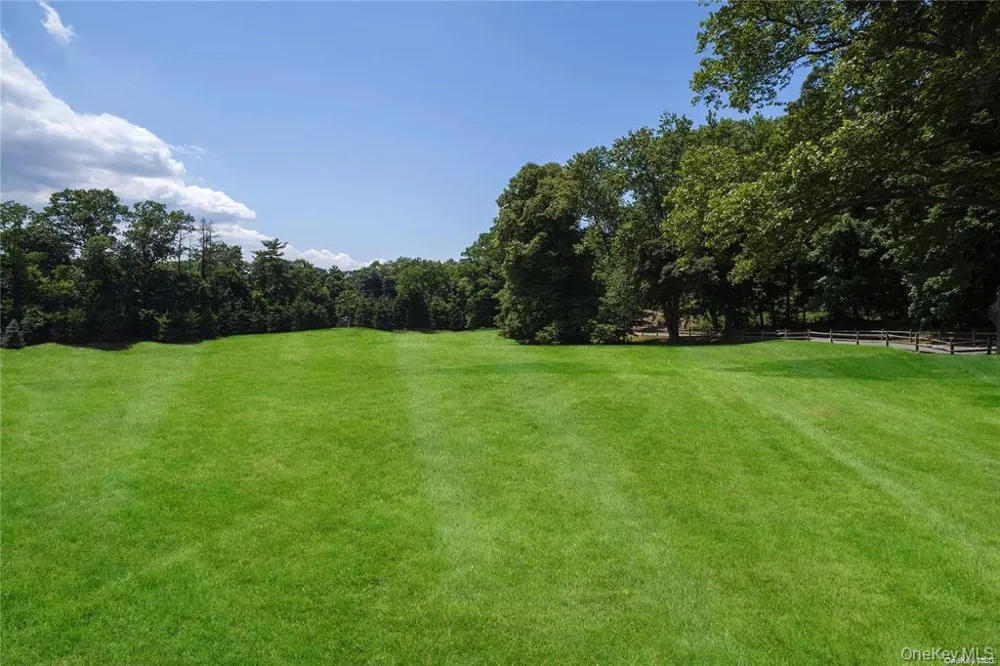 6 Stable Lane Old Westbury, NY 
