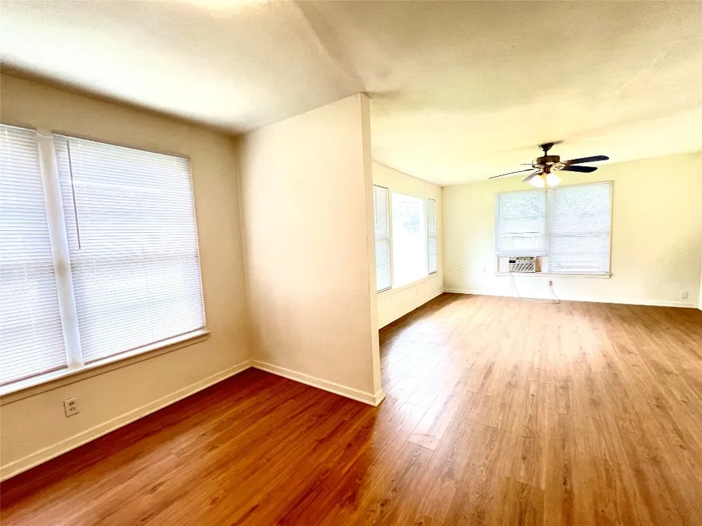 528 E Milam Street La Grange, TX 78945