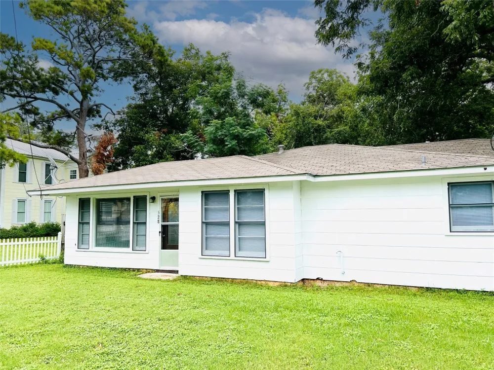528 E Milam Street La Grange, TX 78945