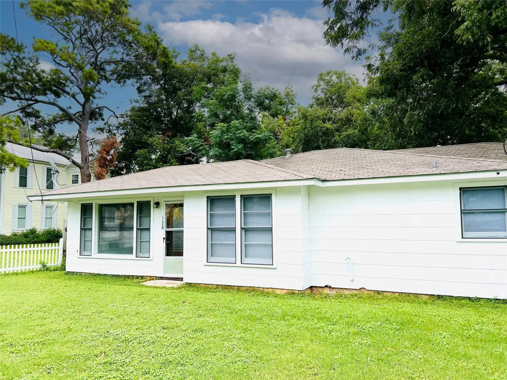 528 E Milam Street La Grange, TX 78945