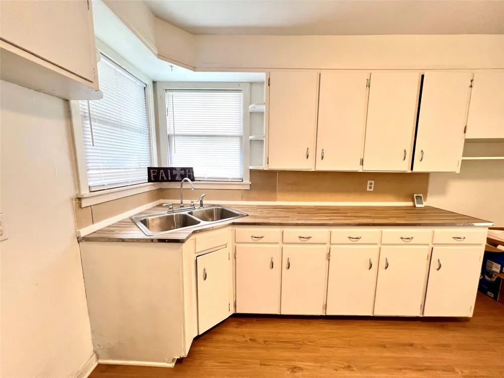 528 E Milam Street La Grange, TX 78945