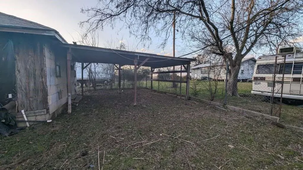 3902 Idleway Lone Oak, TX 75453