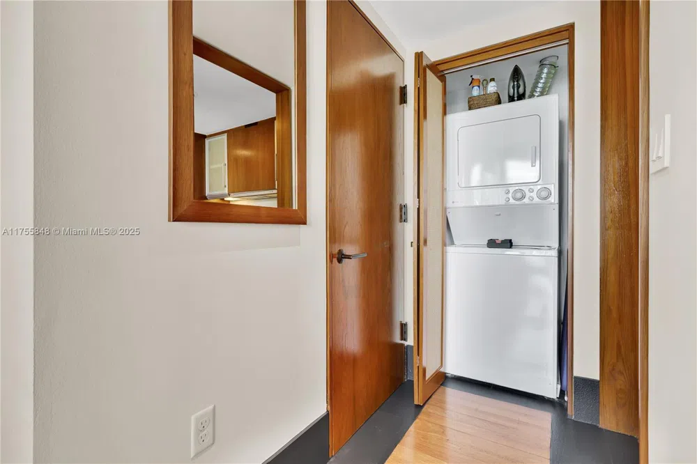 101 20 #1803/5 Miami Beach, FL 33139