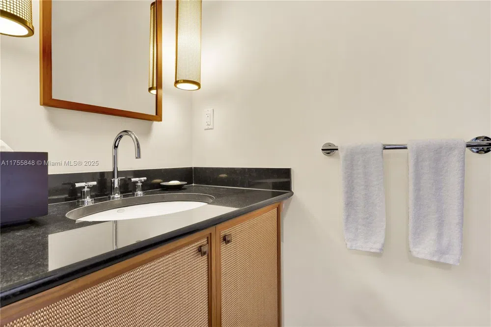 101 20 #1803/5 Miami Beach, FL 33139