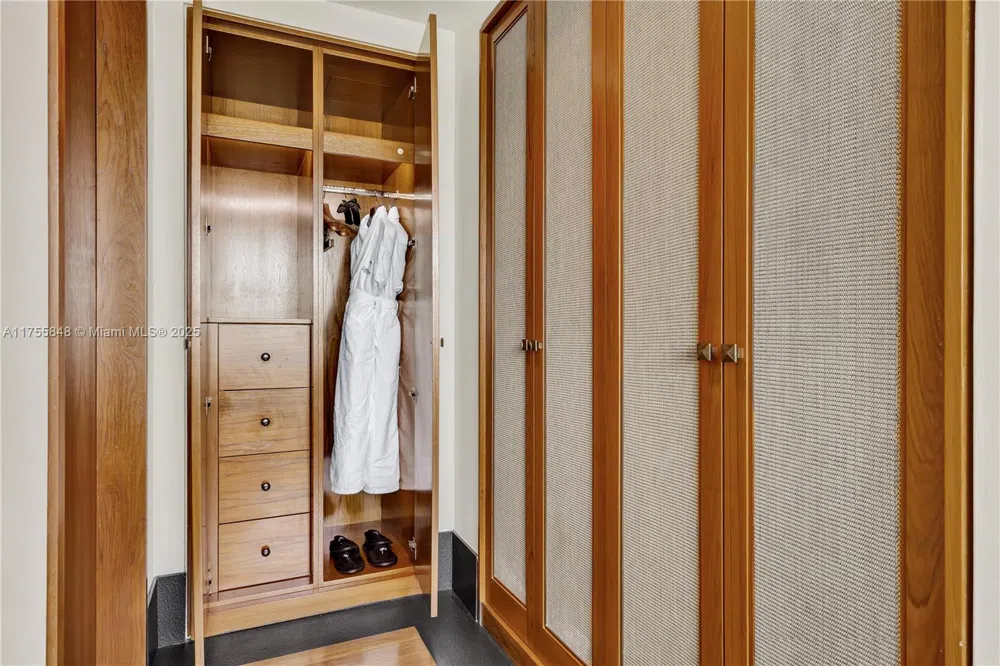 101 20 #1803/5 Miami Beach, FL 33139