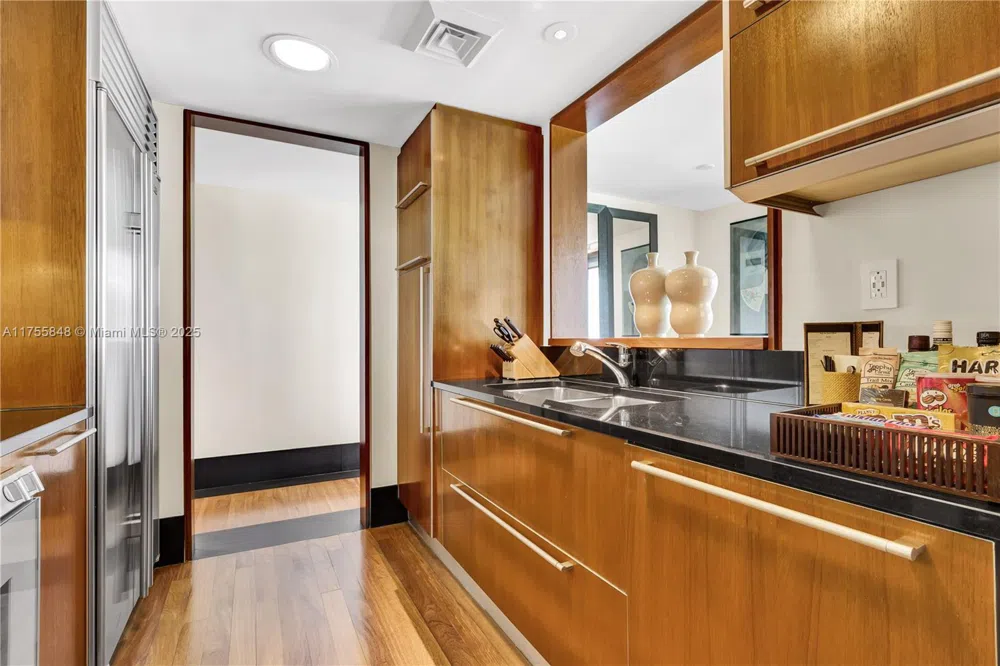 101 20 #1803/5 Miami Beach, FL 33139