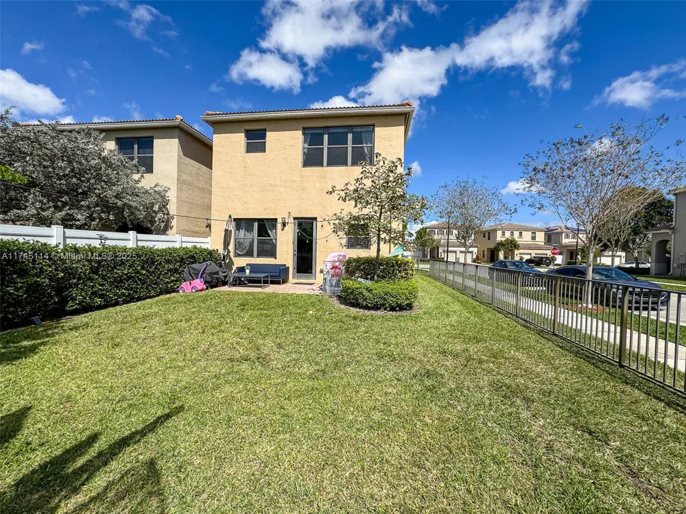 686 NE 191st Ter Miami, FL 33179