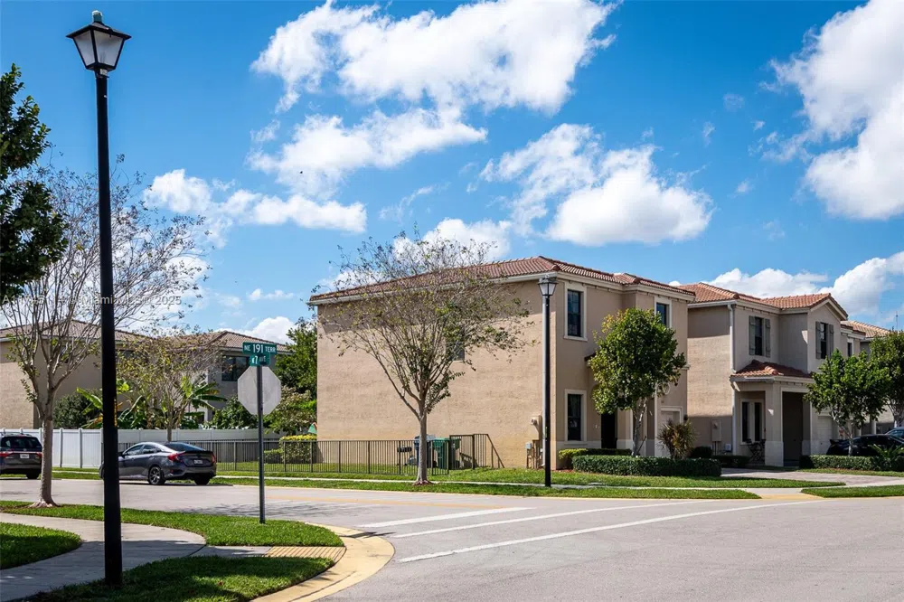 686 NE 191st Ter Miami, FL 33179