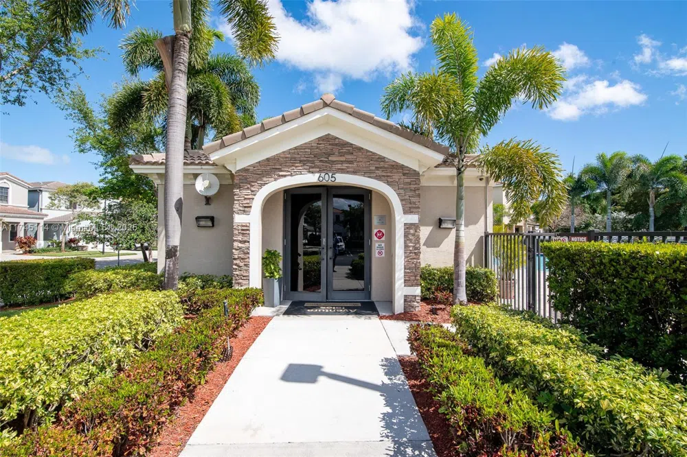 686 NE 191st Ter Miami, FL 33179