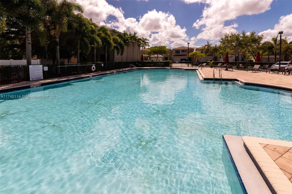 686 NE 191st Ter Miami, FL 33179