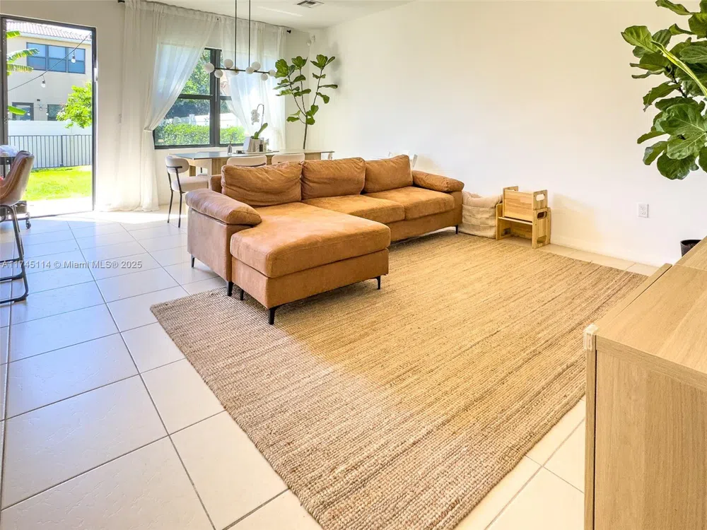 686 NE 191st Ter Miami, FL 33179