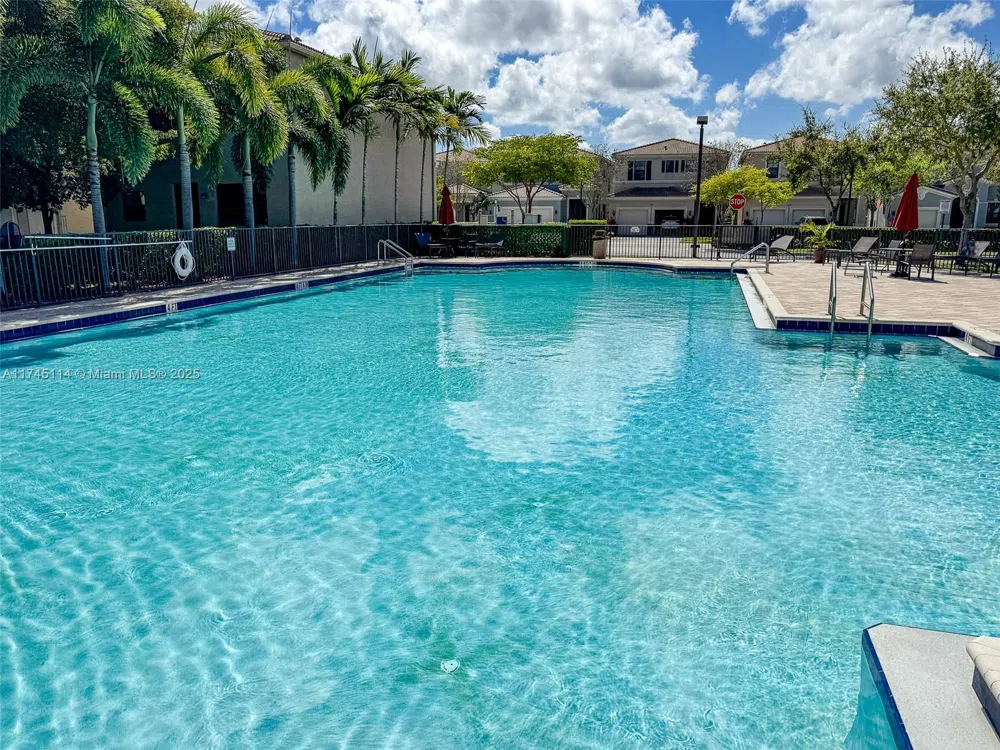 686 NE 191st Ter Miami, FL 33179