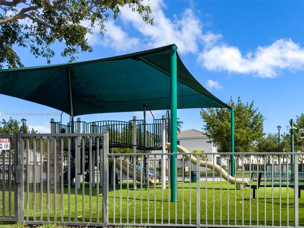 686 NE 191st Ter Miami, FL 33179