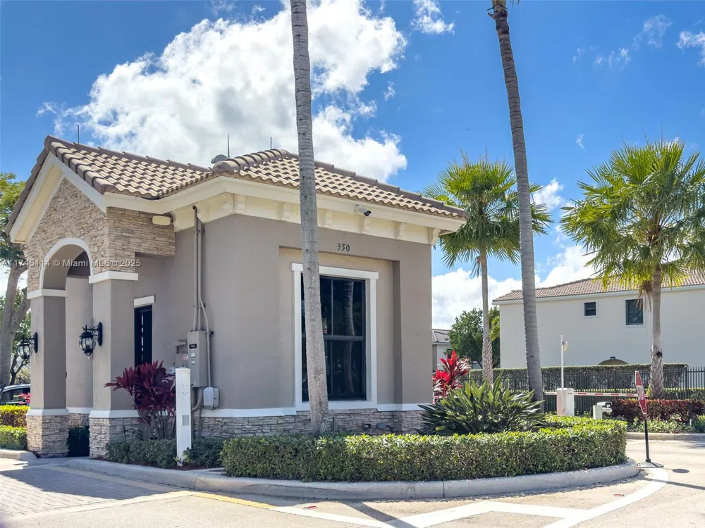 686 NE 191st Ter Miami, FL 33179