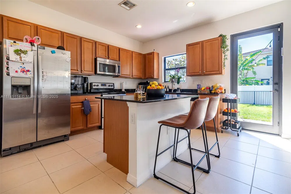 686 NE 191st Ter Miami, FL 33179