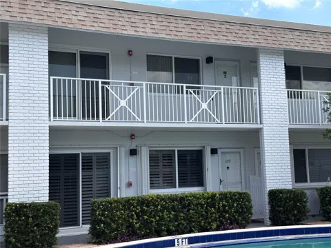 1001 NE 8TH AVENUE #209