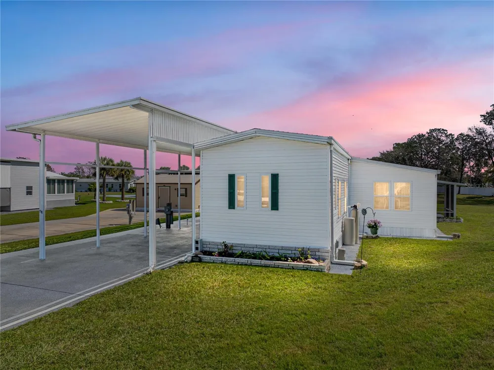 8925 SOUTHSHORE COURT Polk City, FL 33868