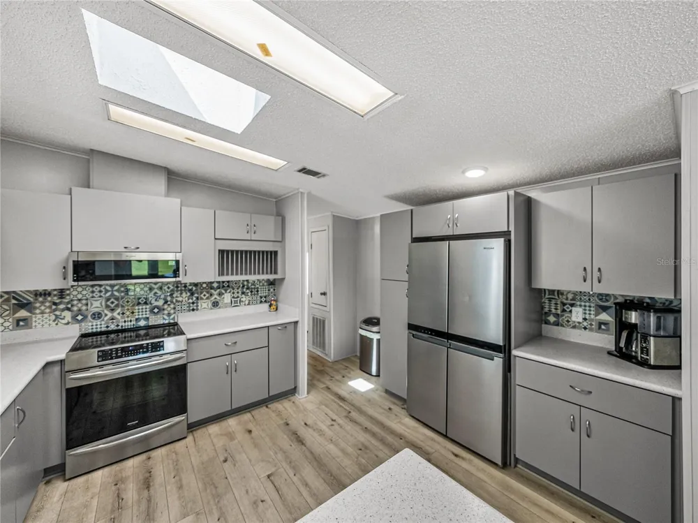 8925 SOUTHSHORE COURT Polk City, FL 33868