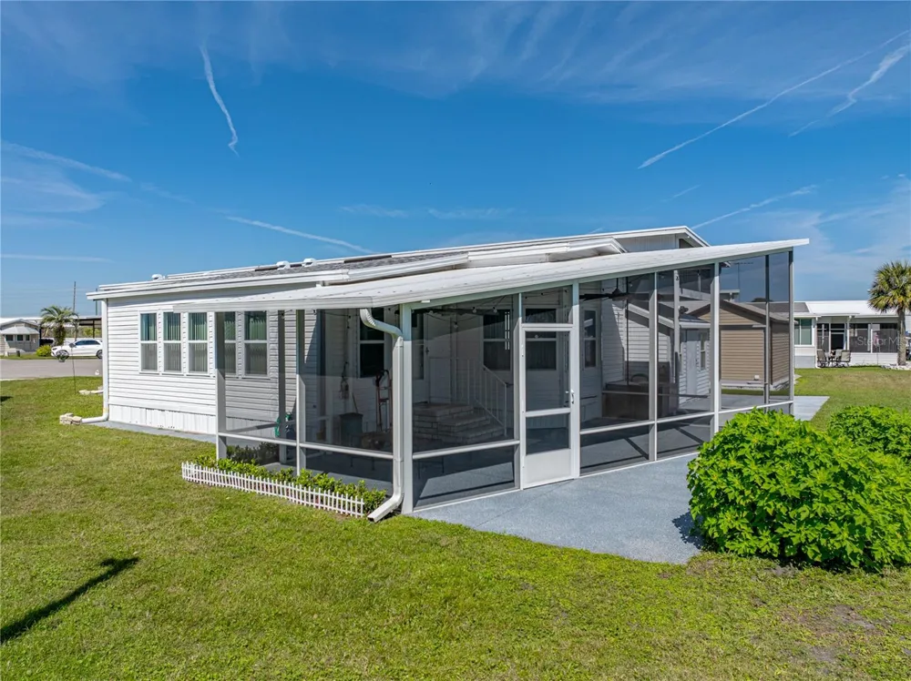 8925 SOUTHSHORE COURT Polk City, FL 33868