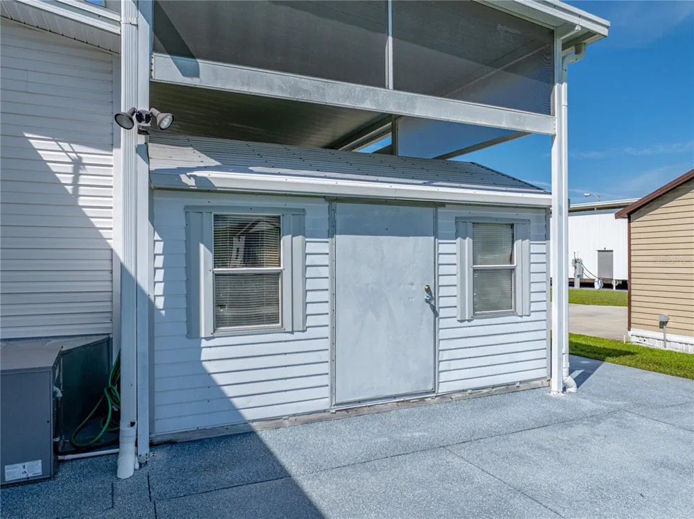 8925 SOUTHSHORE COURT Polk City, FL 33868