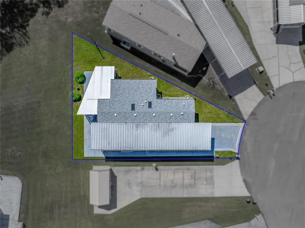 8925 SOUTHSHORE COURT Polk City, FL 33868