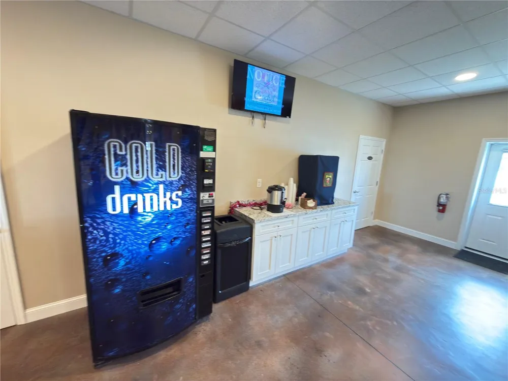 8925 SOUTHSHORE COURT Polk City, FL 33868