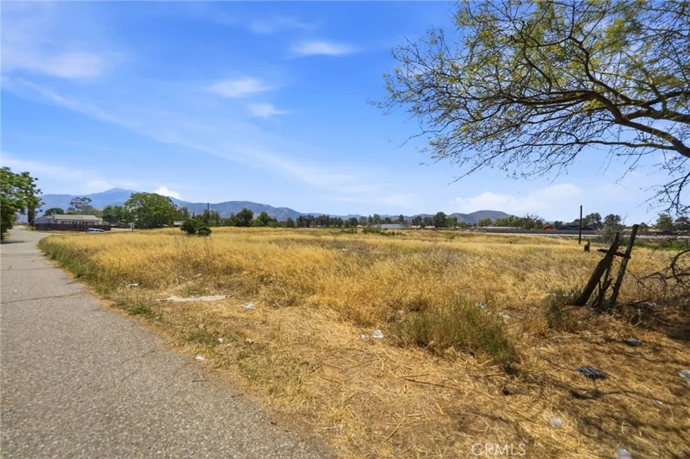 5242 C STREET Banning, CA 92220