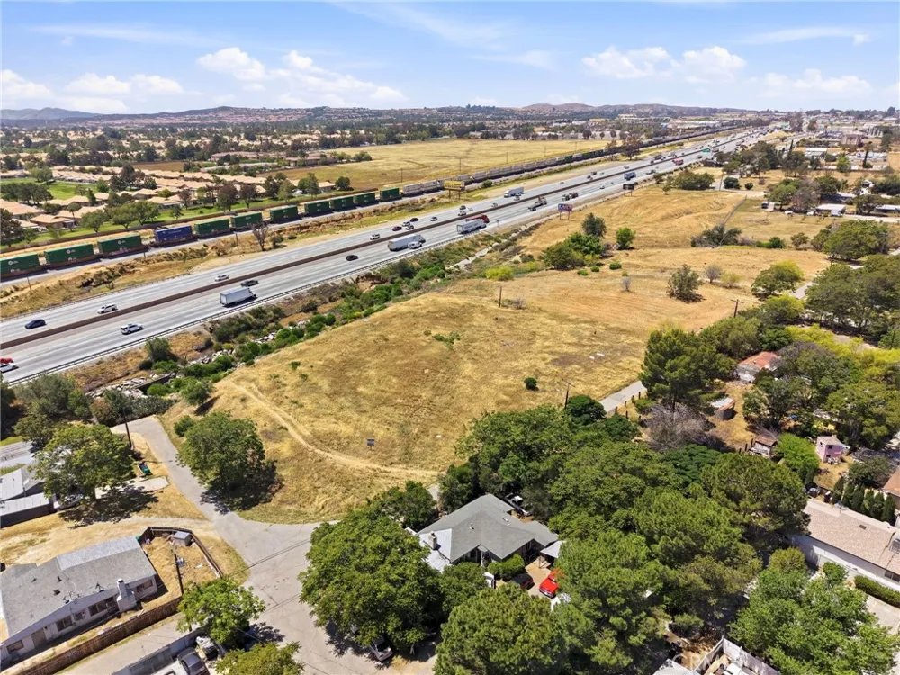 5242 C STREET Banning, CA 92220