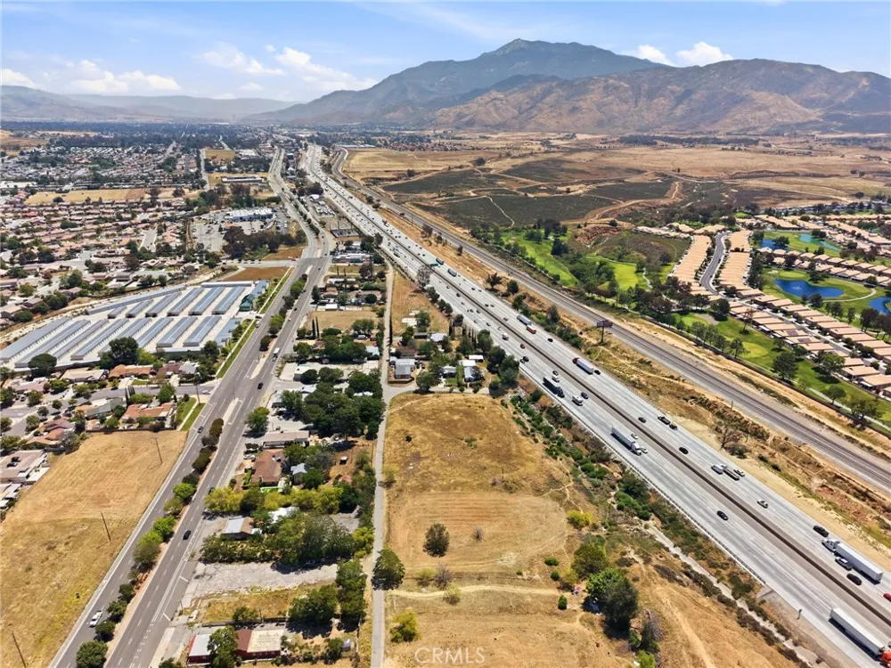 5242 C STREET Banning, CA 92220
