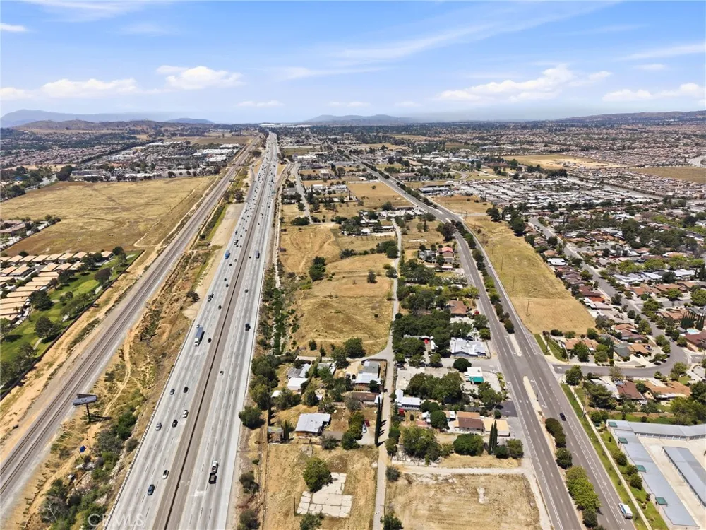 5242 C STREET Banning, CA 92220