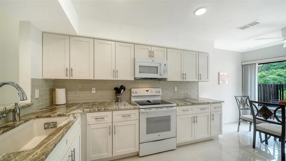 6281 TIMBERLAKE DRIVE #H6 Sarasota, FL 34243