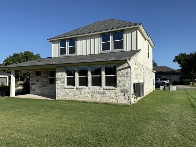 107 Preston Trail Meadowlakes, TX 78654