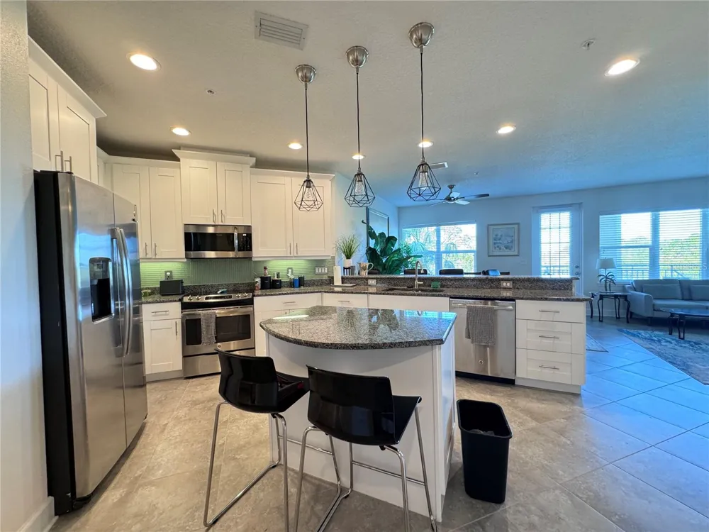 7710 34TH AVENUE W #202 Bradenton, FL 34209