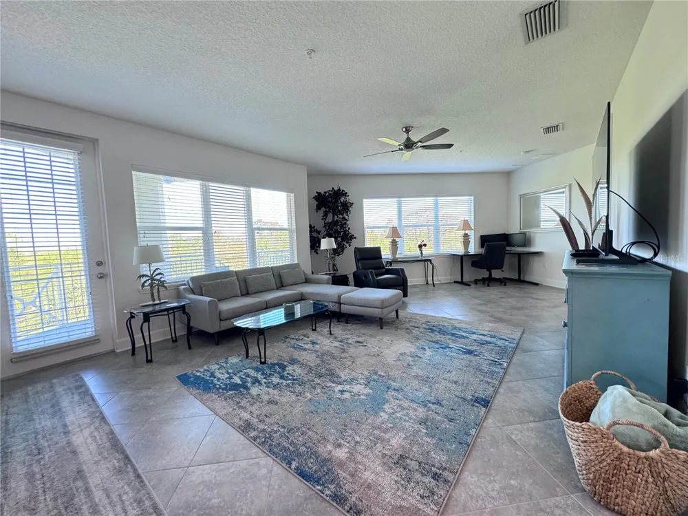 7710 34TH AVENUE W #202 Bradenton, FL 34209