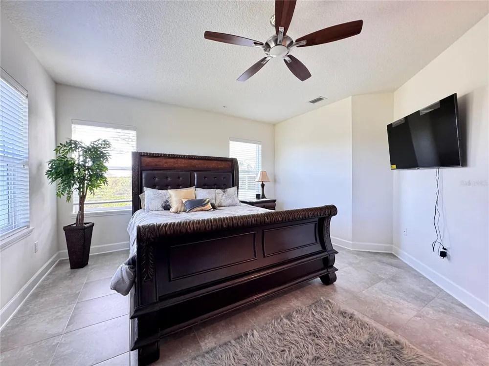 7710 34TH AVENUE W #202 Bradenton, FL 34209