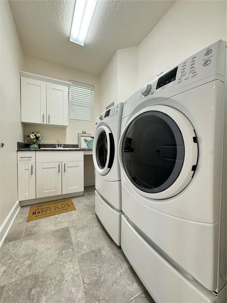 7710 34TH AVENUE W #202 Bradenton, FL 34209