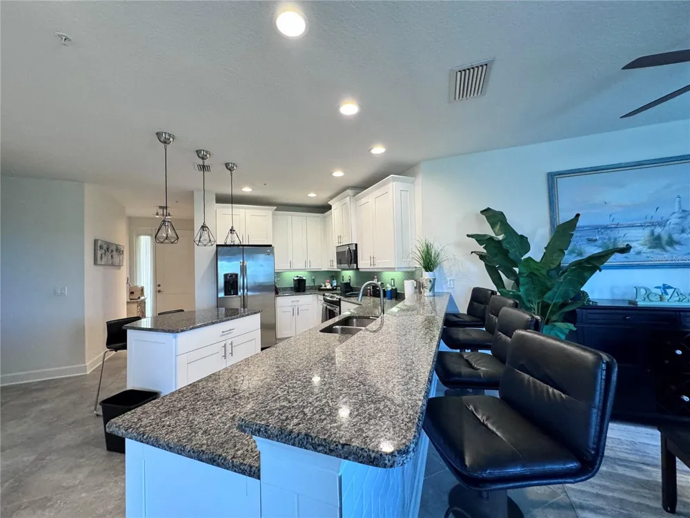 7710 34TH AVENUE W #202 Bradenton, FL 34209