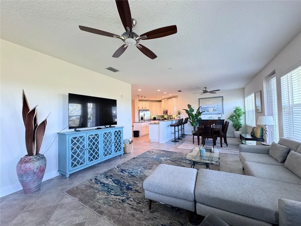 7710 34TH AVENUE W #202 Bradenton, FL 34209