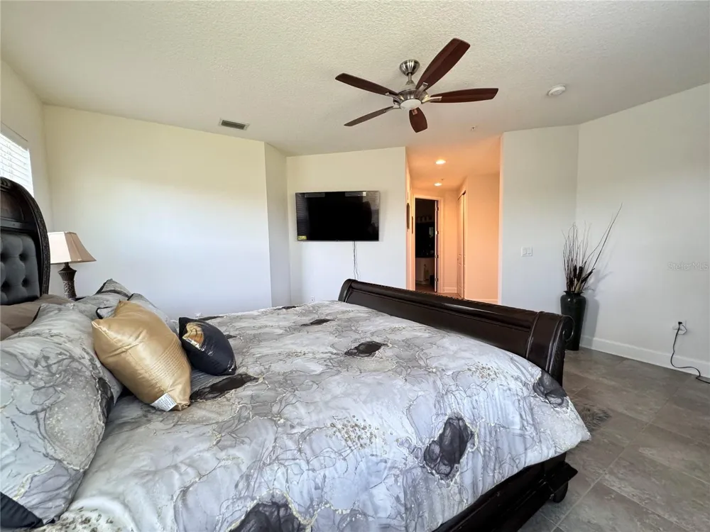 7710 34TH AVENUE W #202 Bradenton, FL 34209