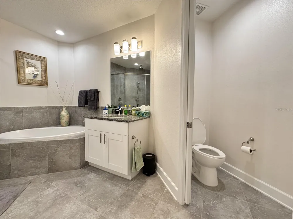 7710 34TH AVENUE W #202 Bradenton, FL 34209