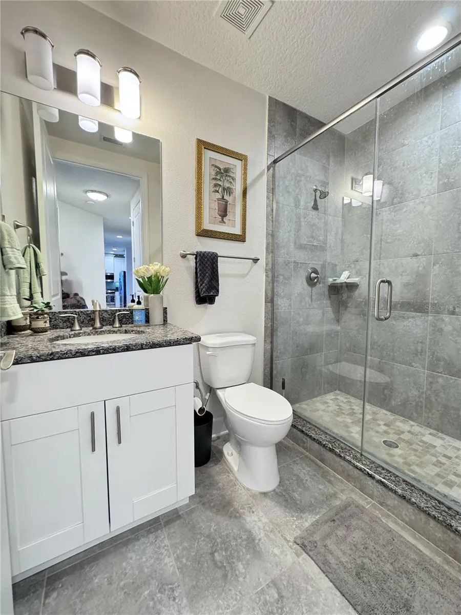 7710 34TH AVENUE W #202 Bradenton, FL 34209
