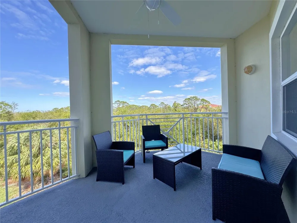 7710 34TH AVENUE W #202 Bradenton, FL 34209