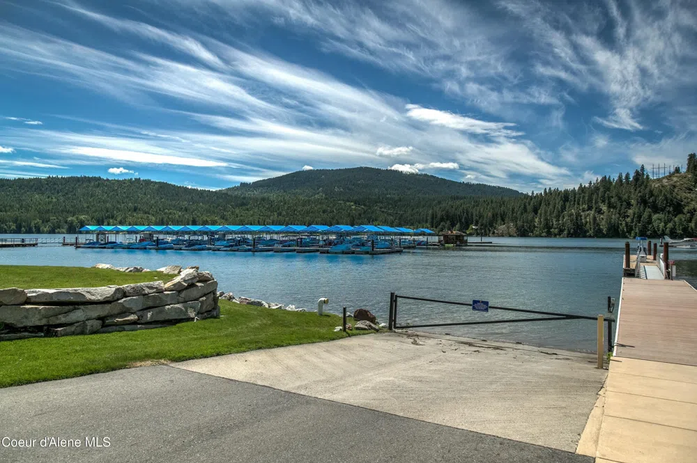 651 Dover Bay Parkway #102 Dover, ID 83825
