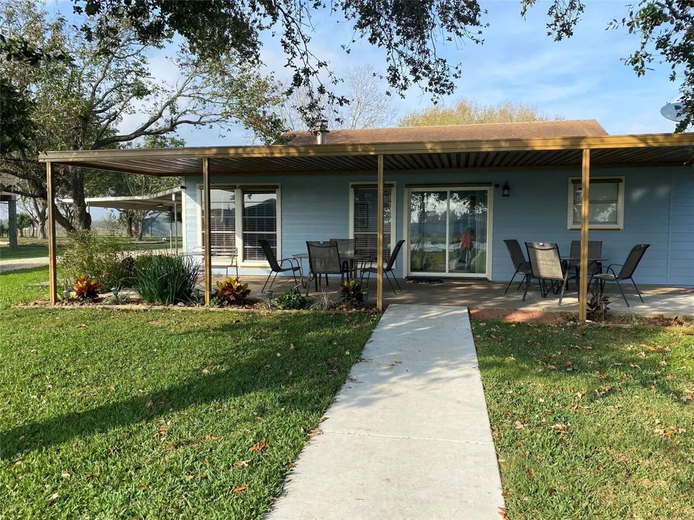 2426 Cr 297 Sargent, TX 77414
